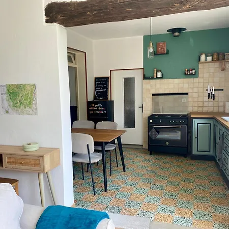 La Petite Maison Dans La Brousse